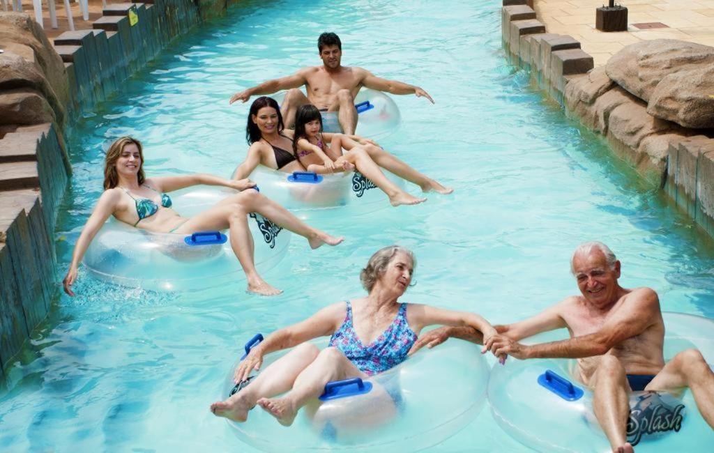 Piazza Diroma - Cortesia Park Diroma, Splash E Slide Caldas Novas Bagian luar foto