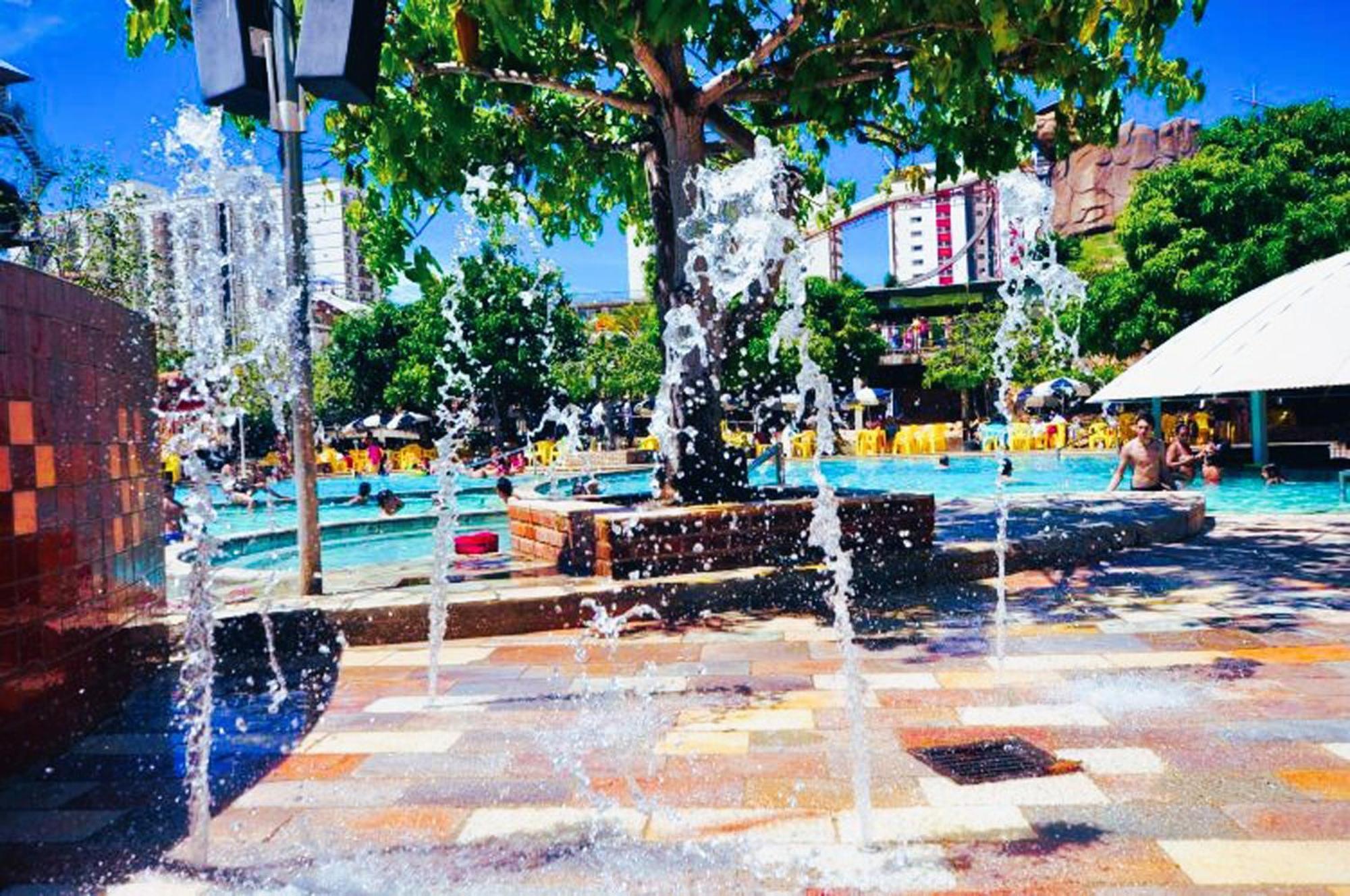 Piazza Diroma - Cortesia Park Diroma, Splash E Slide Caldas Novas Bagian luar foto